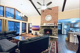 149 Livingston Ln, Gouldsboro, PA 18424 - Photo 2