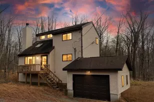 19 Livingston Ln, Gouldsboro, PA 18424 - Photo 2