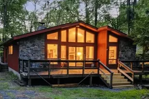 149 Livingston Ln, Gouldsboro, PA 18424 - Photo 2