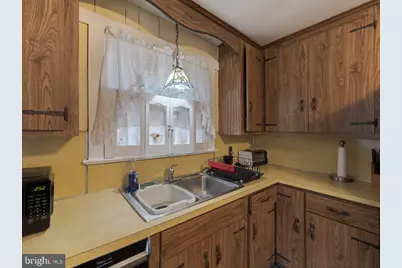 909 Noble Street, Norristown, PA 19401 - Photo 8