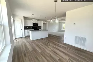 716 Deerfield Blvd, Pennsburg, PA 18073 - Photo 8