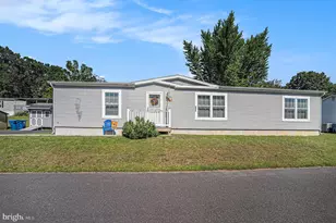 906 Lakeview Dr, Green Lane, PA 18054 - Photo 1