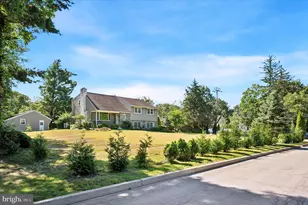 898 Crestline Dr, Blue Bell, PA 19422 - Photo 2