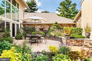 1034 Raffles Ln, Bryn Mawr, PA 19010 - Photo 2