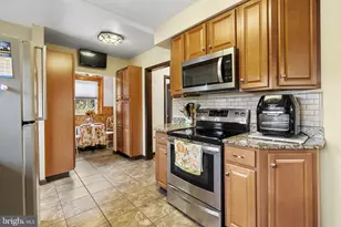 471 5th St, Phoenixville, PA 19460 - Photo 14