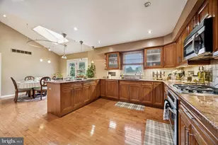 21 Roy Ln, Huntingdon Valley, PA 19006 - Photo 10