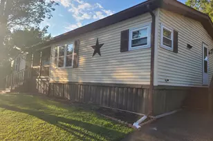 902 Lakeview Dr, Green Lane, PA 18054 - Photo 2