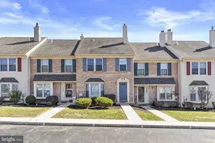 524 Oaktree Ct, Pottstown, PA 19464 - Photo 1