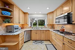 1653 Bridle Path Dr, Lansdale, PA 19446 - Photo 4