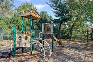 1640 Oakwood Dr, Narberth, PA 19072 - Photo 22