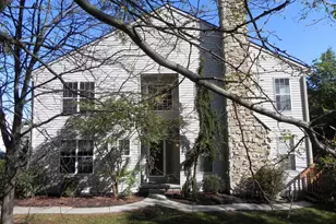 33 Hampton Ct, Norristown, PA 19403 - Photo 2