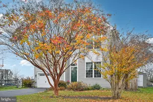 201 Eisenhower Ln, Collegeville, PA 19426 - Photo 2