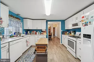 19 Wildbriar Ct, Harleysville, PA 19438 - Photo 8