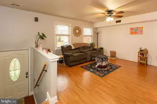 536 Valley Ln, Souderton, PA 18964 - Photo 2