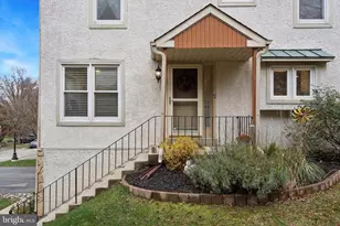 35 White Pine Ct, Lafayette Hill, PA 19444 - Photo 2