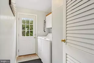 1077 Scenic View Dr, Schwenksville, PA 19473 - Photo 16