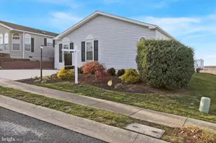 1077 Scenic View Dr, Schwenksville, PA 19473 - Photo 2