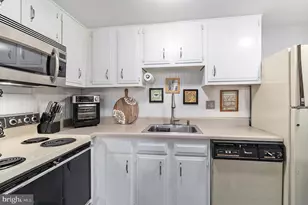 215 W 3rd Ave, Conshohocken, PA 19428 - Photo 14