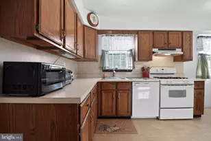 2306 Carol Ln, Norristown, PA 19401 - Photo 10