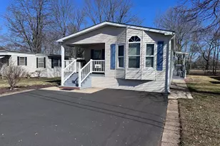 113 Hickory Dr, Hatfield, PA 19440 - Photo 2