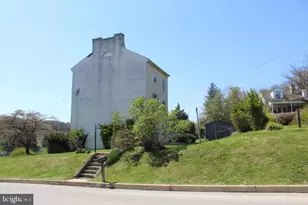 281 E Matsonford Rd, Conshohocken, PA 19428 - Photo 4