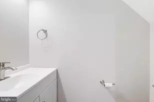 369 E Hector St, Conshohocken, PA 19428 - Photo 8