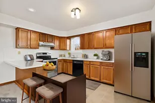 1501 Village Green Dr, Gilbertsville, PA 19525 - Photo 4