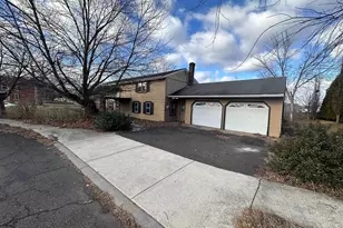 454 School Ln, Harleysville, PA 19438 - Photo 2