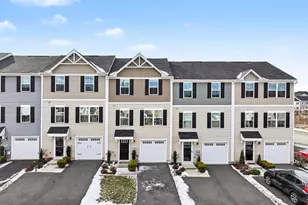 31 Foxwood Dr, Gilbertsville, PA 19525 - Photo 2