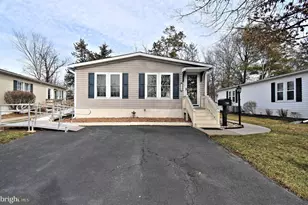 734 Aspen Cir, Red Hill, PA 18076 - Photo 2