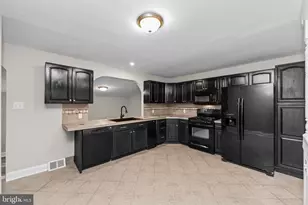 98 Holly Dr, Trappe, PA 19426 - Photo 8