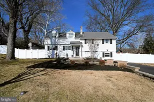 2360 N Parkview Dr, Norristown, PA 19403 - Photo 2