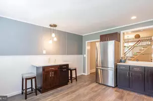 34 Maple St, Conshohocken, PA 19428 - Photo 6