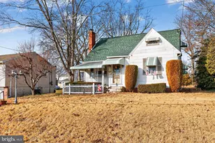 821 N Hanover St, Pottstown, PA 19464 - Photo 2