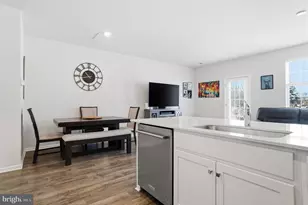 975 Still Waters Ln, Pennsburg, PA 18073 - Photo 6