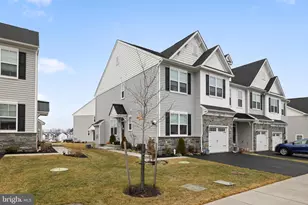 106 Charles Ln, Harleysville, PA 19438 - Photo 2