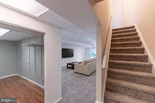 818 Treetop Ln, Norristown, PA 19403 - Photo 10