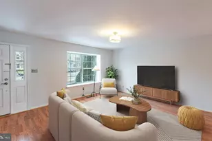 818 Treetop Ln, Norristown, PA 19403 - Photo 4