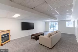 818 Treetop Ln, Norristown, PA 19403 - Photo 12