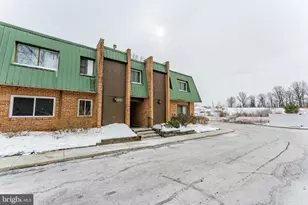 1602 Meadowview Ln, Mont Clare, PA 19453 - Photo 2