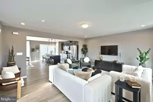 708 Deerfield Blvd, Pennsburg, PA 18073 - Photo 6