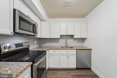 666 W Germantown Pike #1216, Plymouth Meeting, PA 19462 - Photo 4