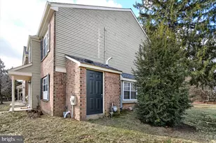13 Yorktown Ct, Blue Bell, PA 19422 - Photo 2