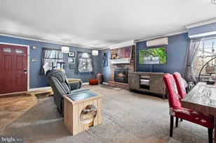 794 Sandra Ln, Norristown, PA 19403 - Photo 2