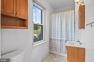 201 N Line St, Lansdale, PA 19446 - Photo 18