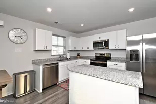 112 Van Fleet Cir, Pottstown, PA 19464 - Photo 2