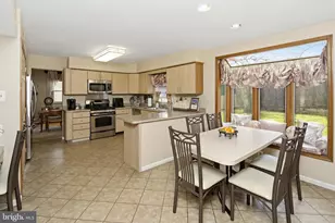 132 Roy Ln, Huntingdon Valley, PA 19006 - Photo 10