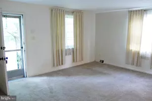 979 Glasgow St, Pottstown, PA 19464 - Photo 2