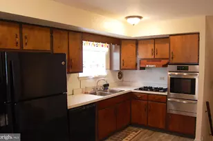 979 Glasgow St, Pottstown, PA 19464 - Photo 4