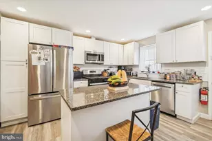 39 W 2nd St, Bridgeport, PA 19405 - Photo 2